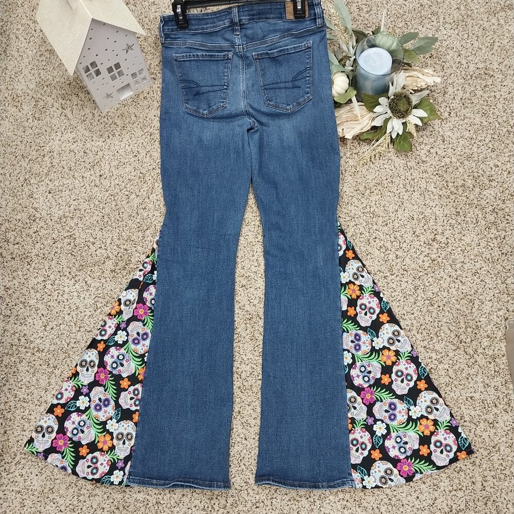 3437 Size 10 Upcycled American Eagle Bell-Bottom Jeans In Sugan Sculls Print. - Picture 4 of 6